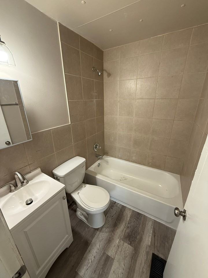 9800 Gloucester Dr - Photo 4 of 12