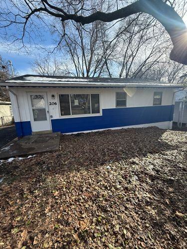 206 Elbring Dr - Photo 2 of 9