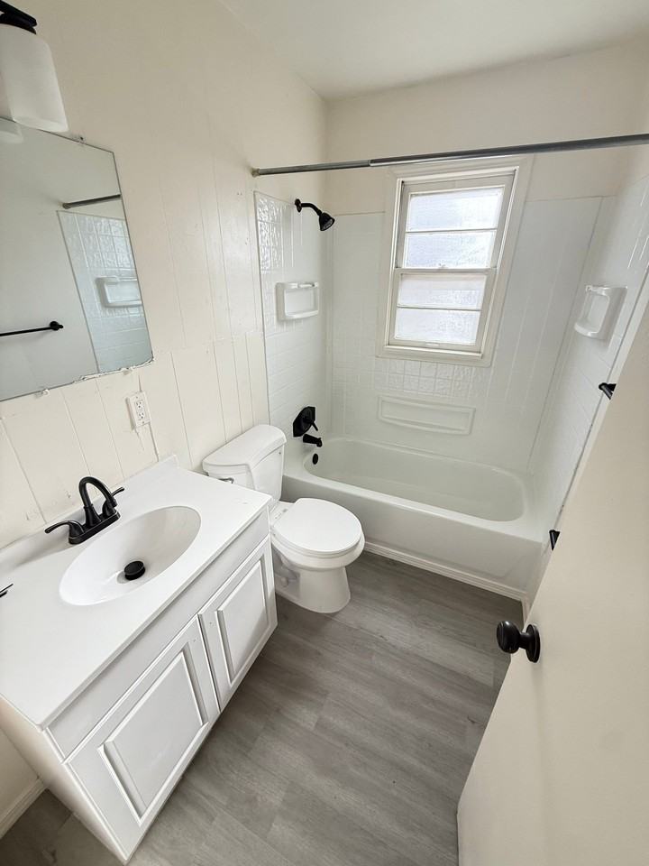 206 Elbring Dr - Photo 4 of 9