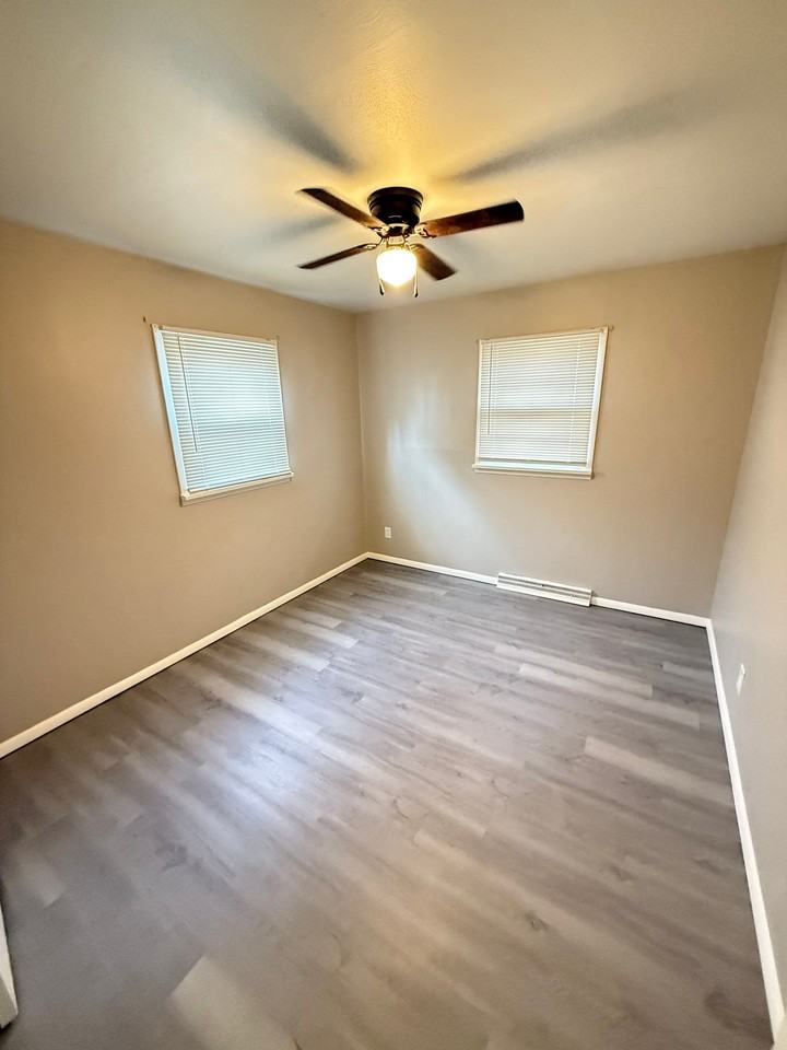 206 Elbring Dr - Photo 6 of 9