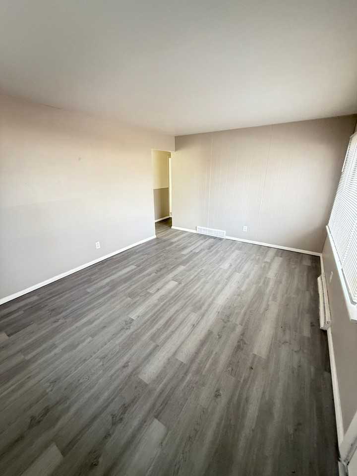 206 Elbring Dr - Photo 7 of 9