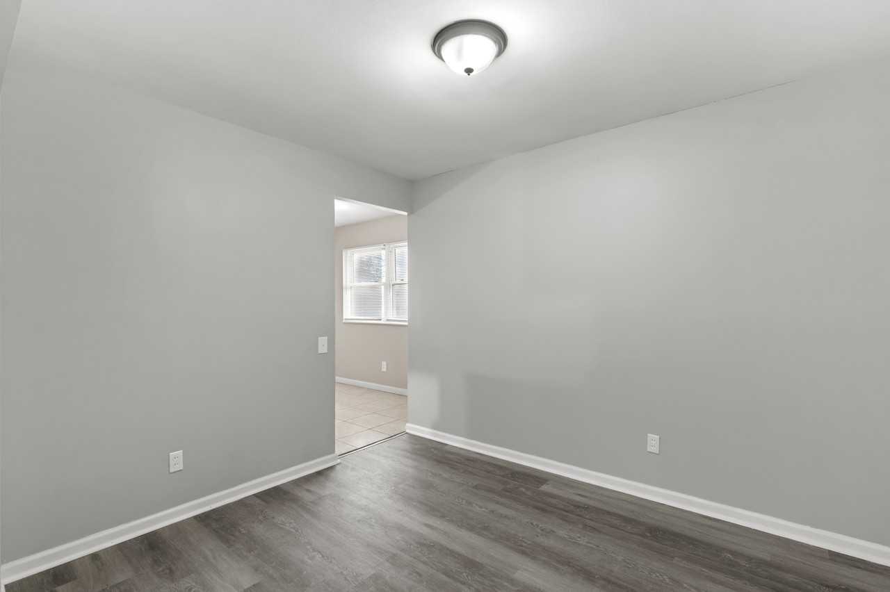 11702 Criterion Ave - Photo 4 of 28