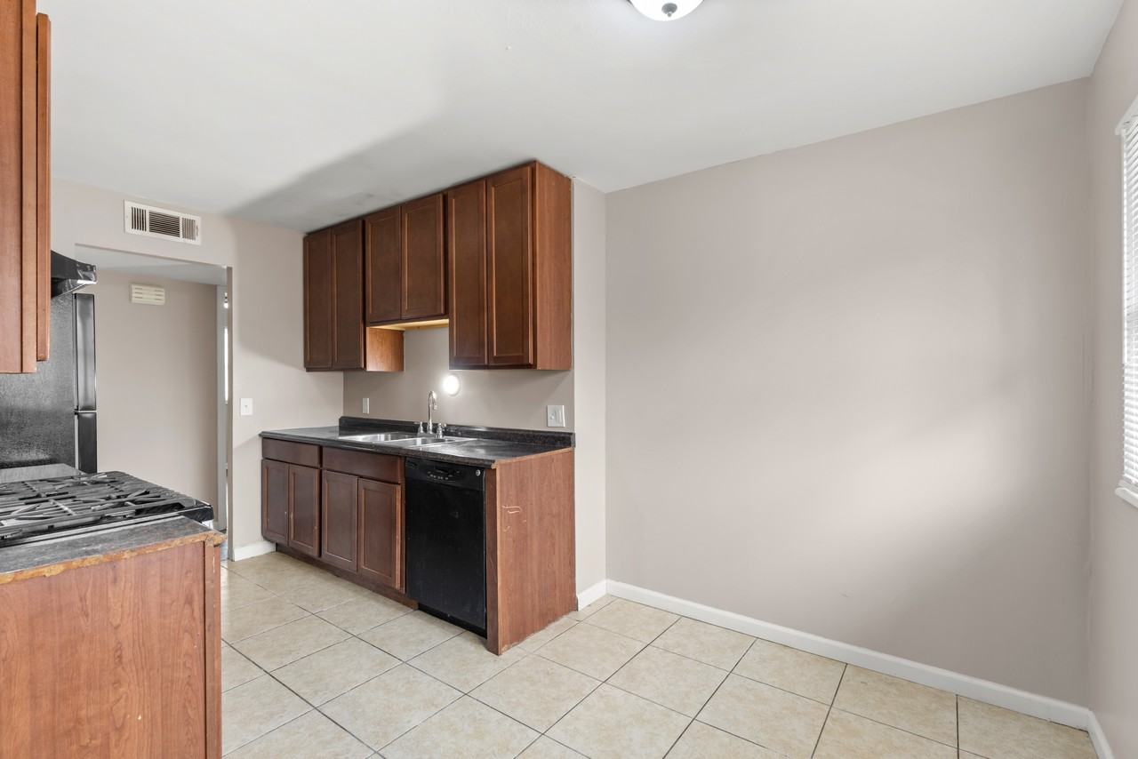 11702 Criterion Ave - Photo 5 of 28