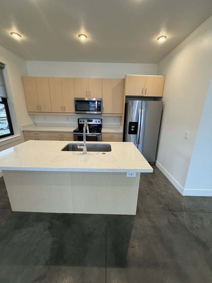 70 Beryl Ave #4B - Photo 2 of 11