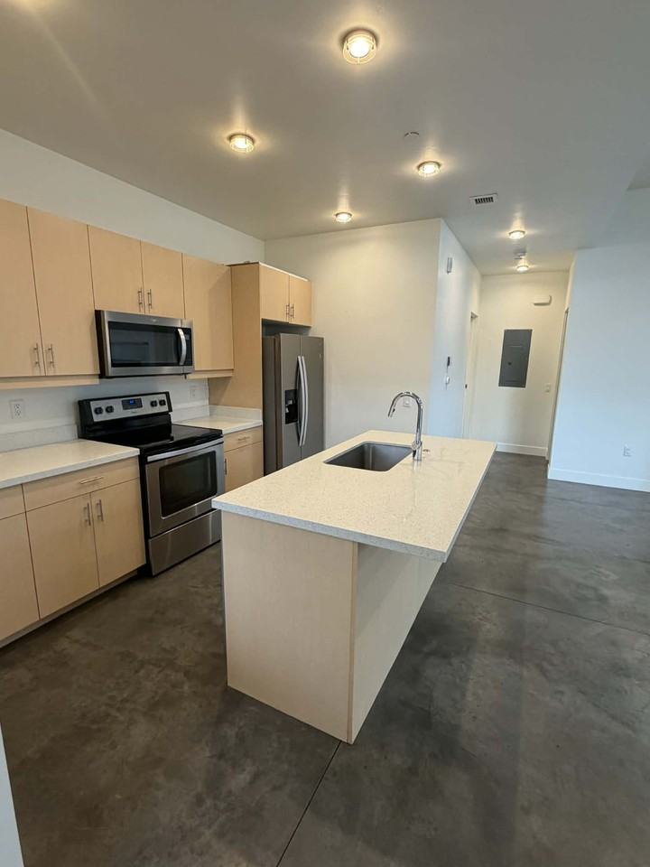 70 Beryl Ave #4B - Photo 3 of 11