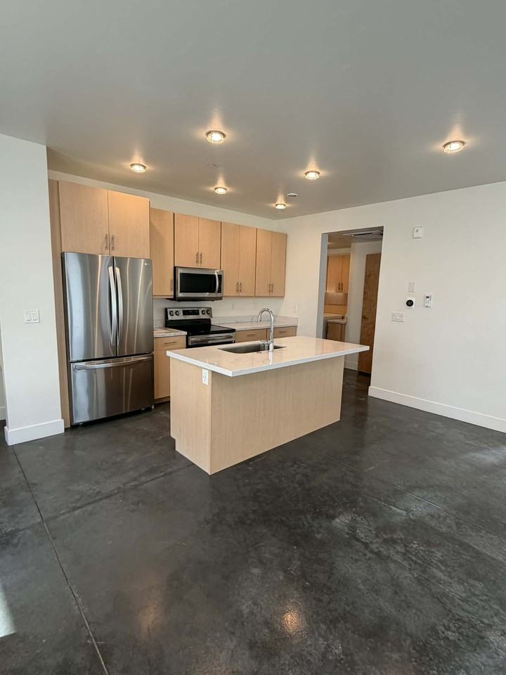 70 Beryl Ave #3B - Photo 2 of 14