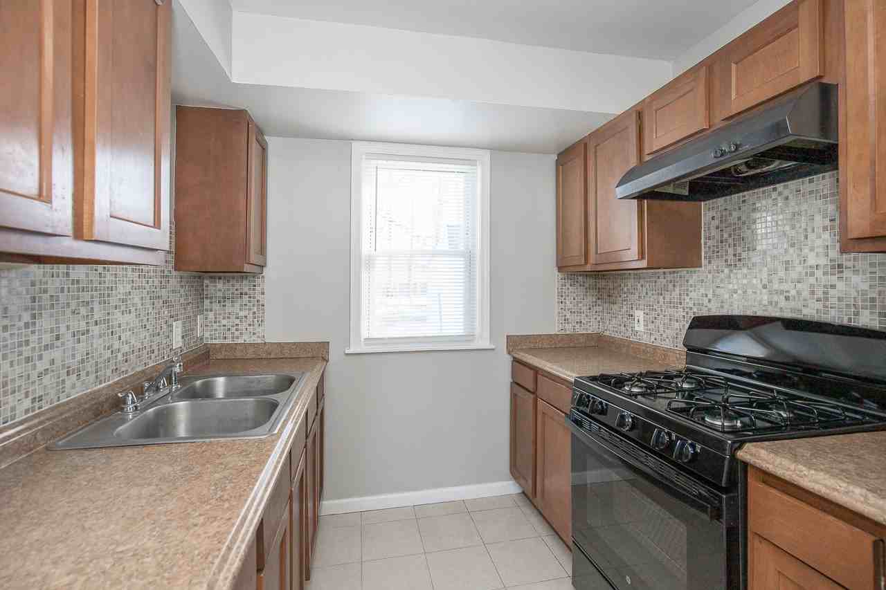 23322 Williams Ave - Photo 5 of 25