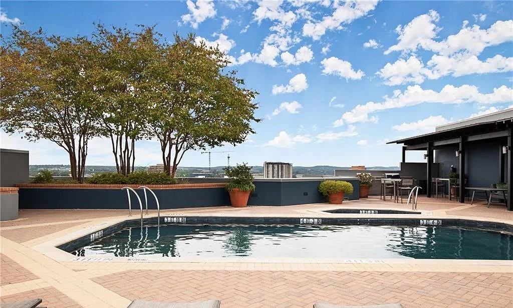 54 Rainey St - Photo 2 of 10