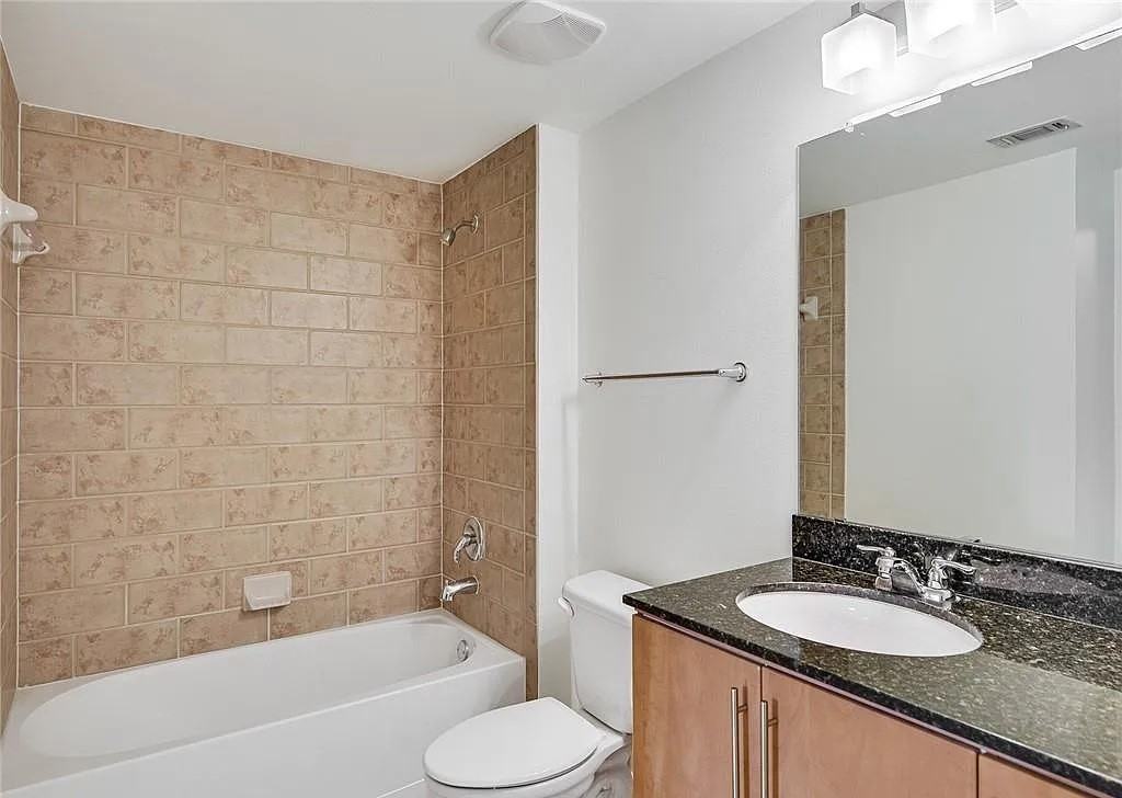 54 Rainey St - Photo 3 of 10