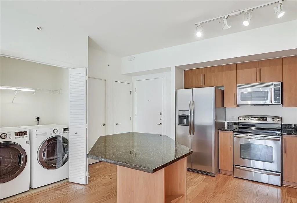 54 Rainey St - Photo 4 of 10