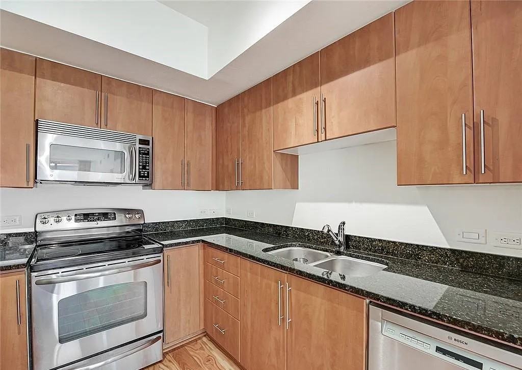 54 Rainey St - Photo 5 of 10