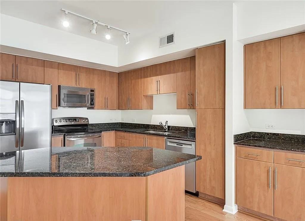 54 Rainey St - Photo 6 of 10