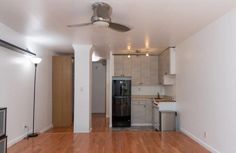 215 E 24th St #314 - Photo 4 of 9