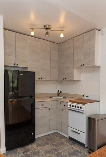 215 E 24th St #314 - Photo 6 of 9