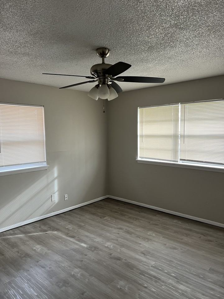 1436 Ne 34th St - Photo 3 of 16