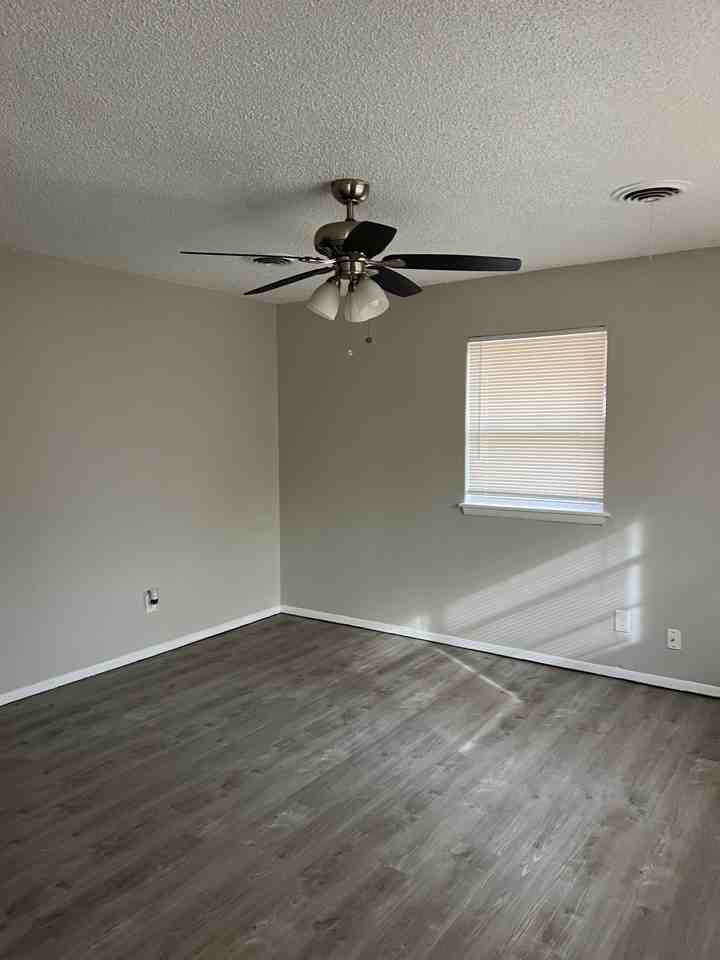 1436 Ne 34th St - Photo 4 of 16