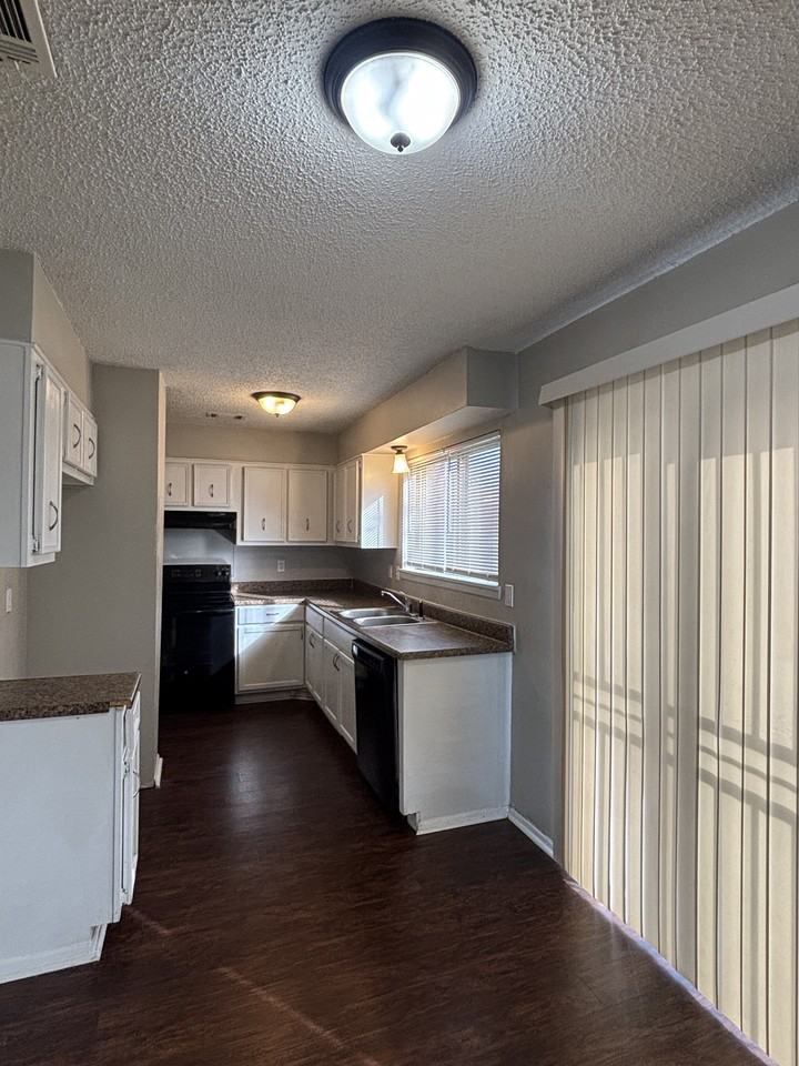 1311 S Cleveland St - Photo 6 of 15