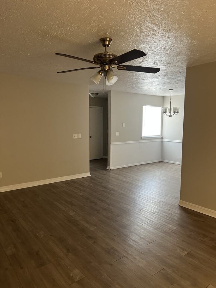 4413 Nw 12th St - Photo 3 of 17