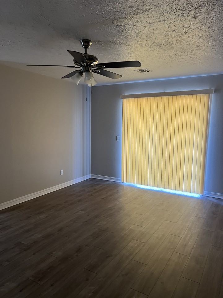 4413 Nw 12th St - Photo 4 of 17