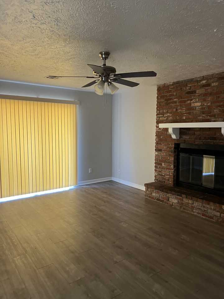 4413 Nw 12th St - Photo 5 of 17