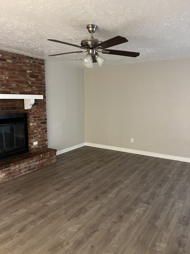 4413 Nw 12th St - Photo 6 of 17