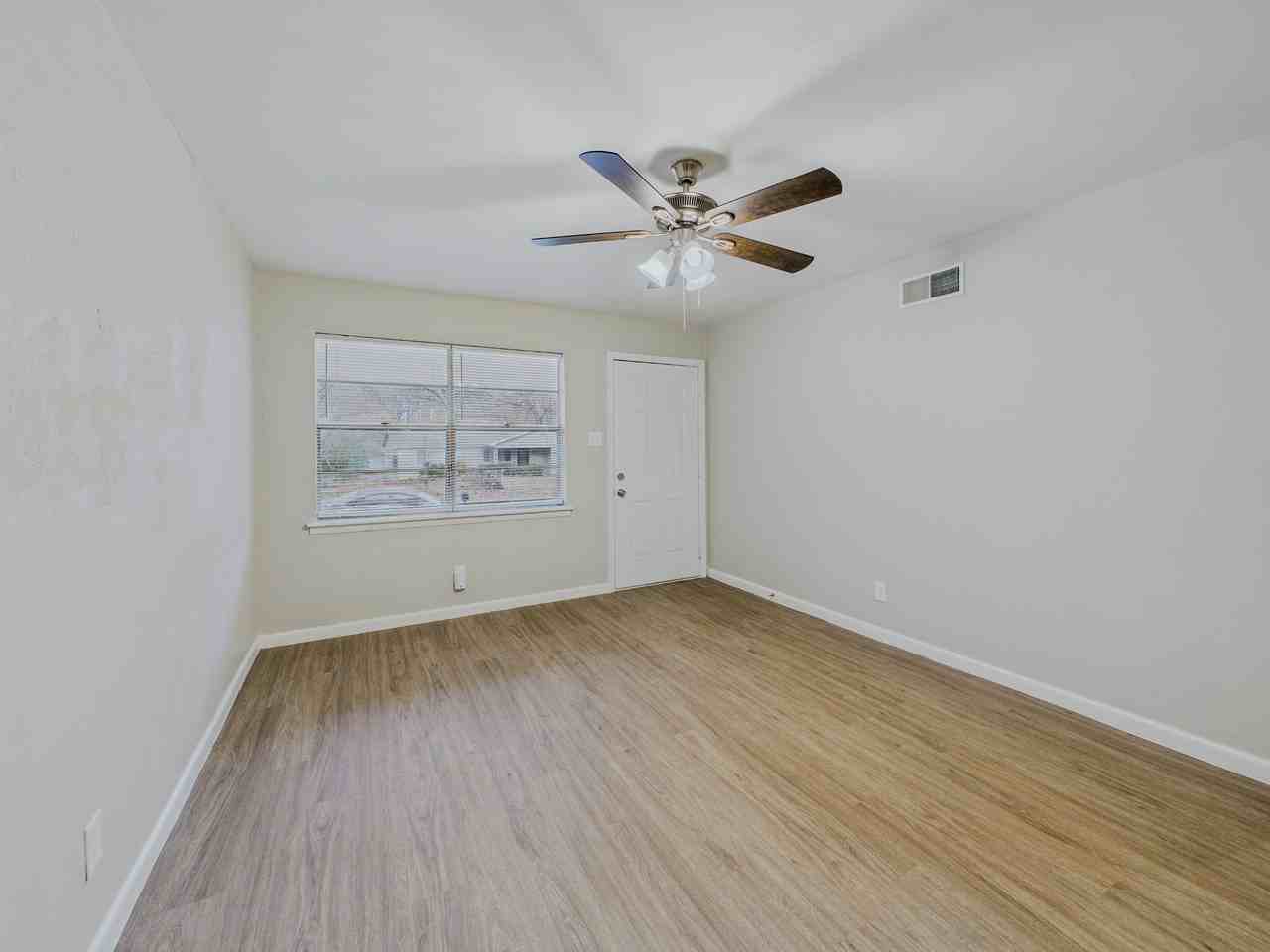 7115 Eddy Ln - Photo 4 of 20