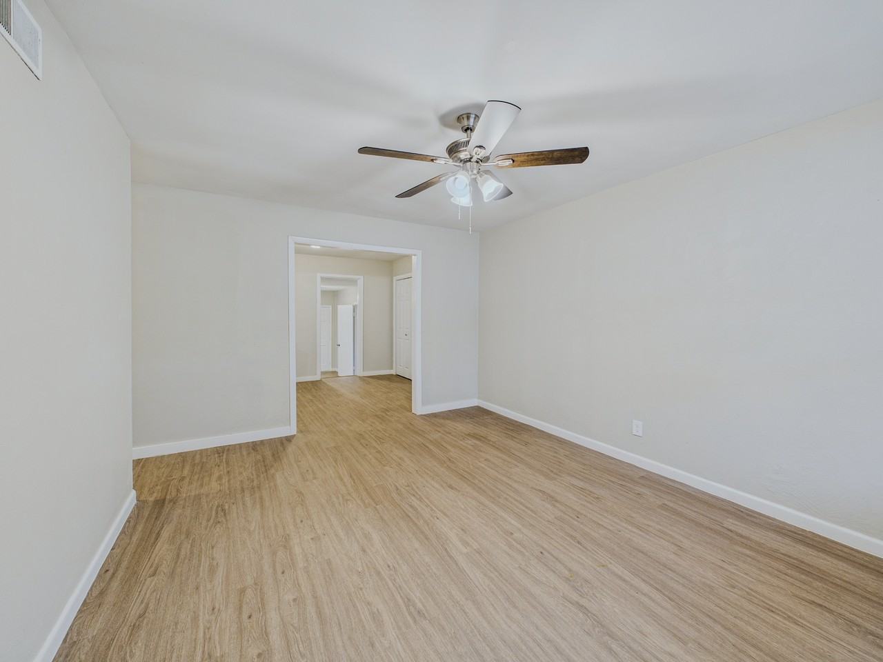 7115 Eddy Ln - Photo 5 of 20