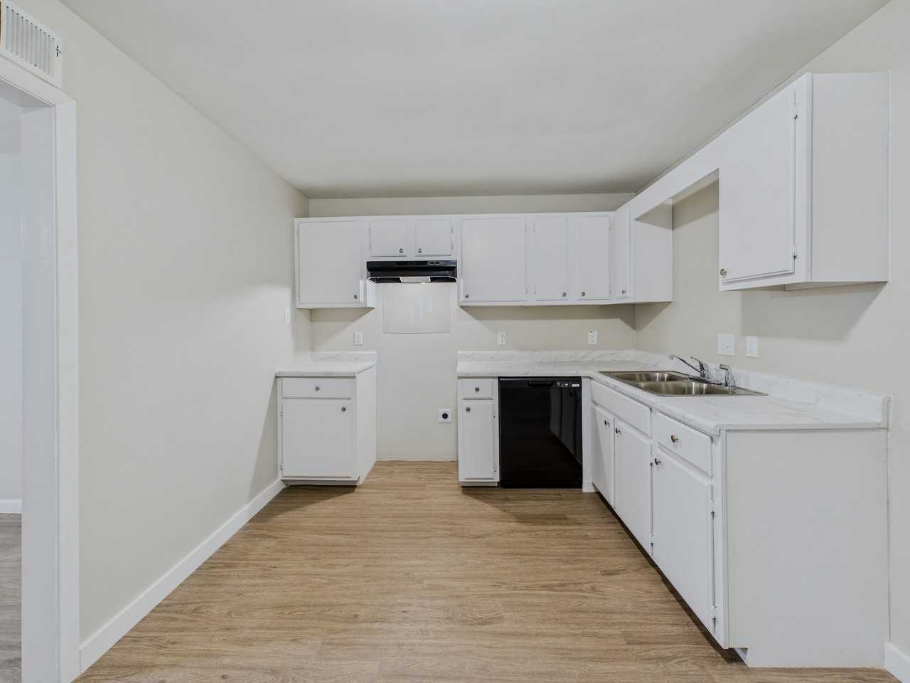 7115 Eddy Ln - Photo 7 of 20