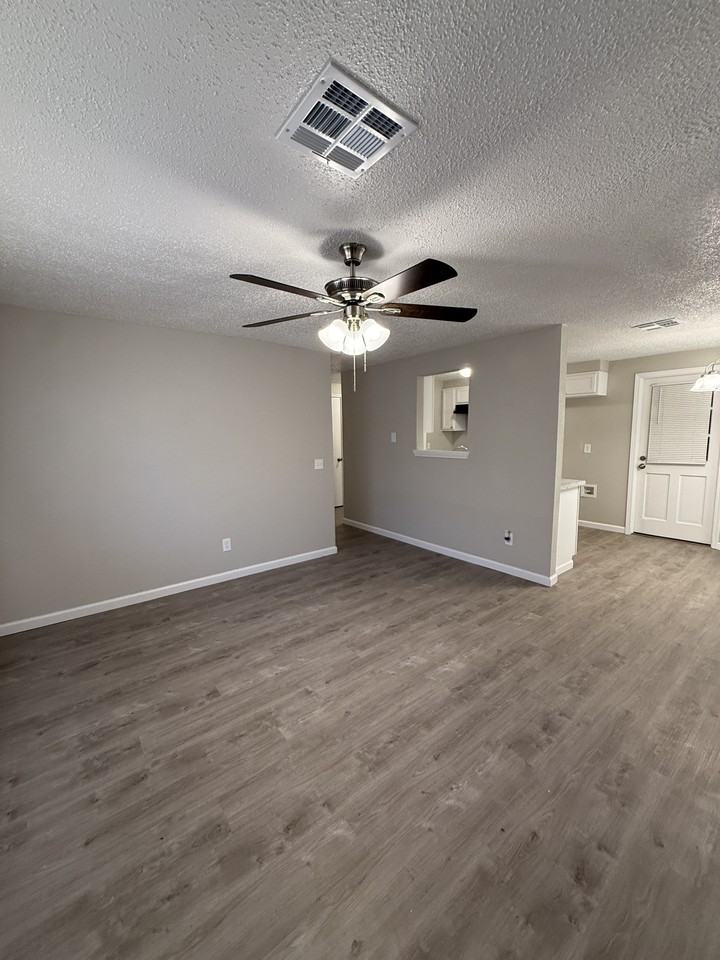 1425 Marydale Ave - Photo 3 of 18