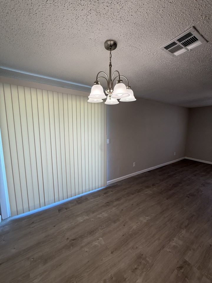 1425 Marydale Ave - Photo 5 of 18