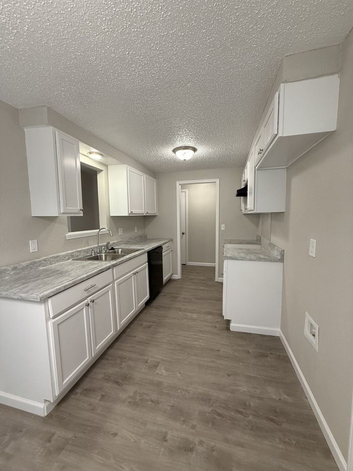 1425 Marydale Ave - Photo 6 of 18