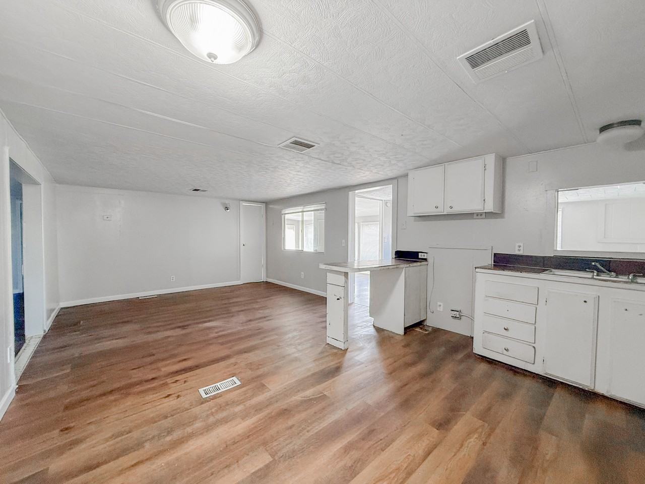 17401 E Meadow Ln - Photo 5 of 32