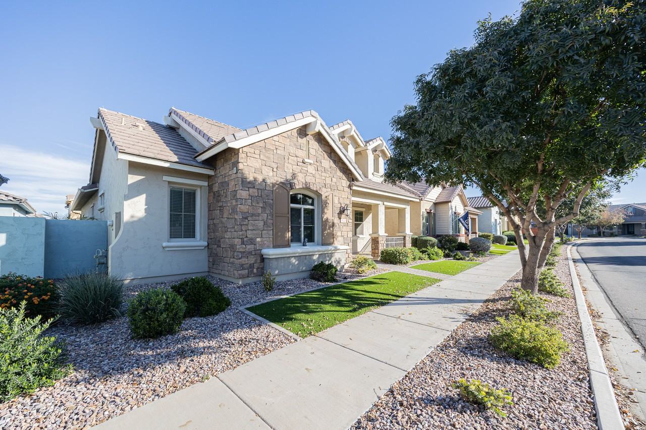 4520 E Bethena St - Photo 3 of 40