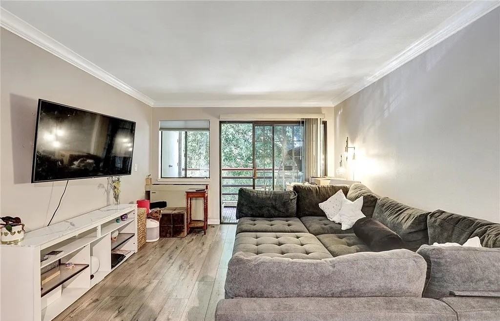 1118 Valencia St - Photo 2 of 48