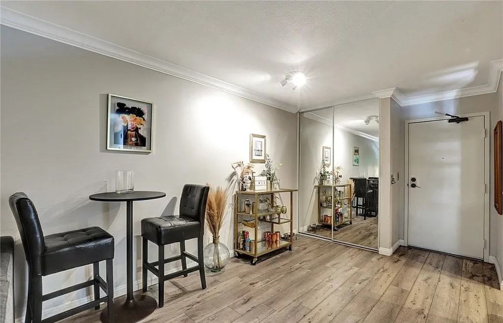 1118 Valencia St - Photo 7 of 48