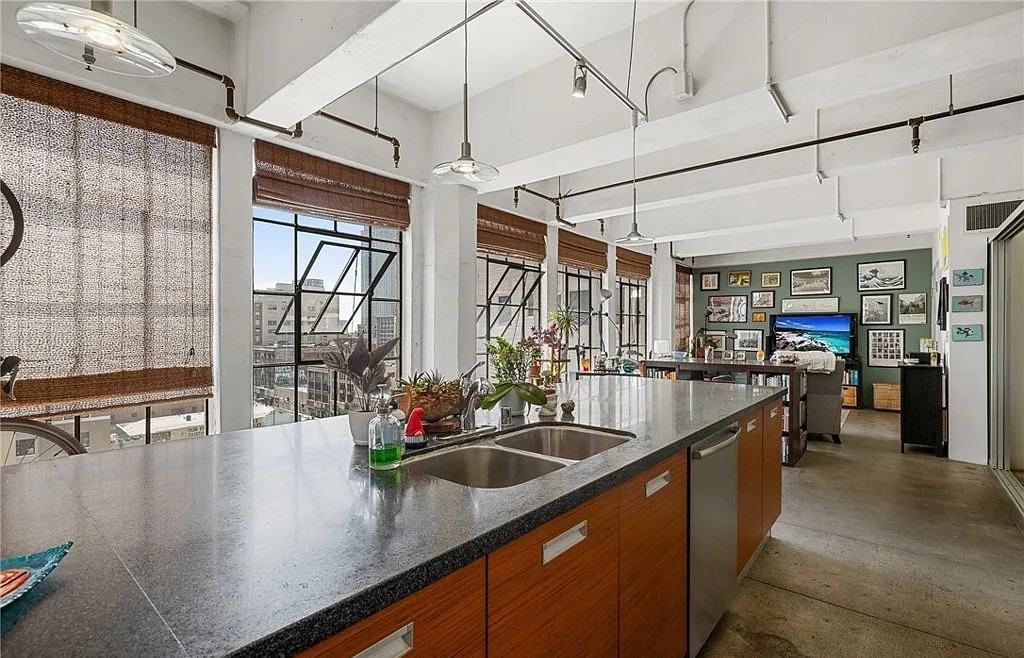 746 S Los Angeles St - Photo 3 of 37