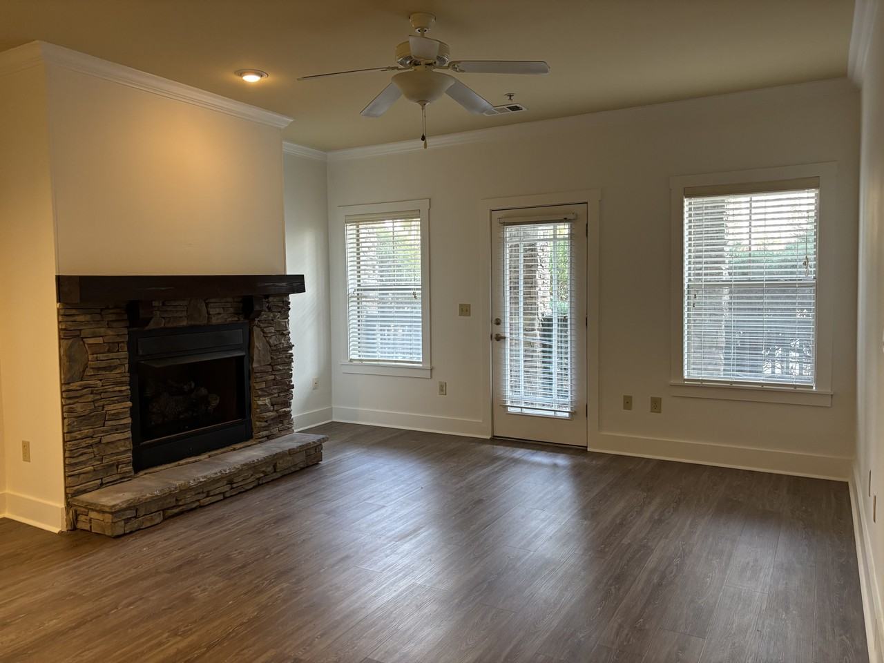 9 Kenilworth Knls #115 - Photo 4 of 22