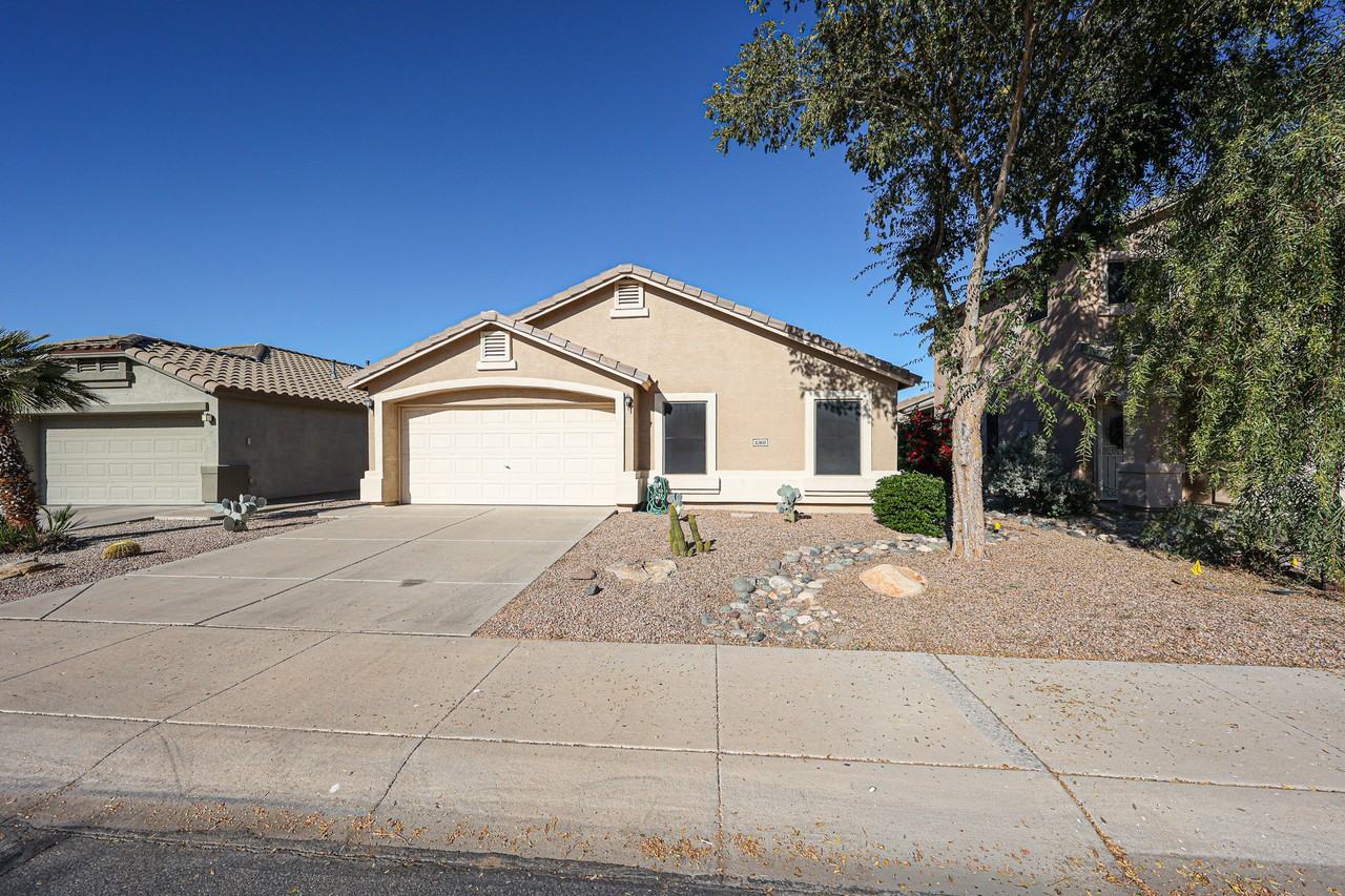 42610 W Michaels Dr - Photo 2 of 37