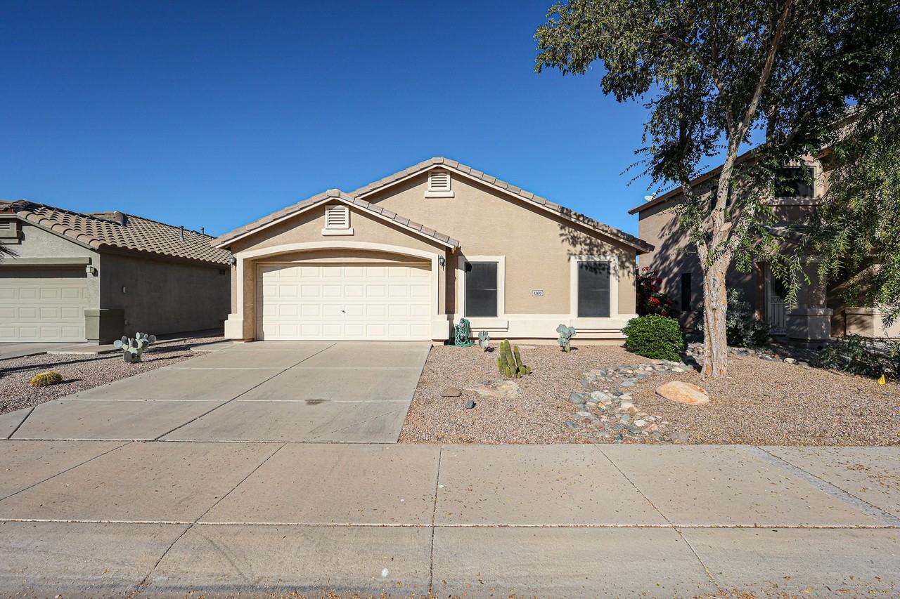 42610 W Michaels Dr - Photo 3 of 37