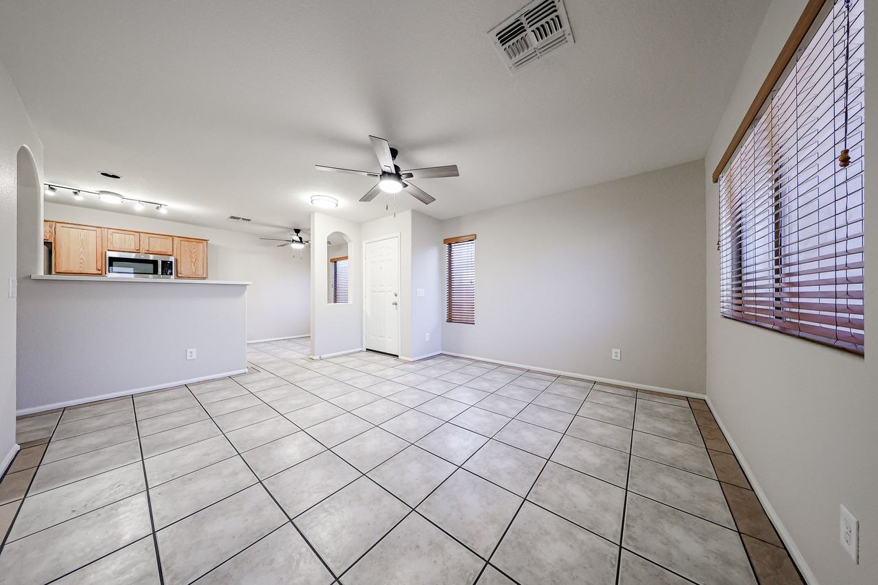 42610 W Michaels Dr - Photo 5 of 37