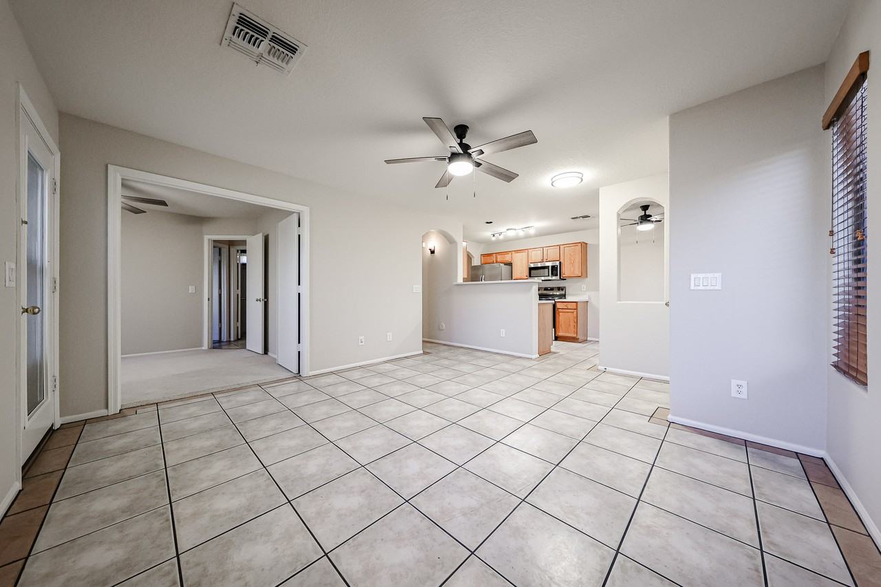 42610 W Michaels Dr - Photo 6 of 37