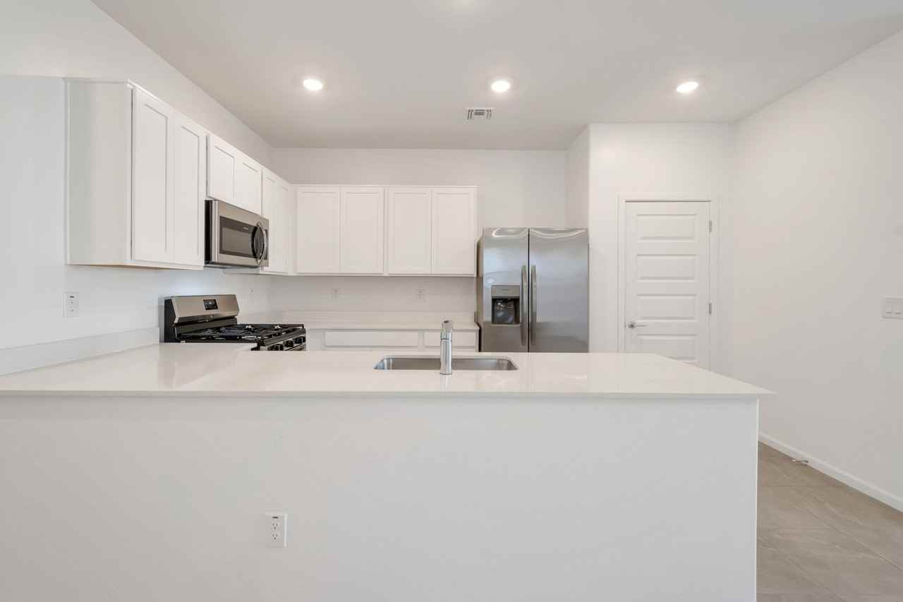 4588 E Amethyst Ln - Photo 3 of 20