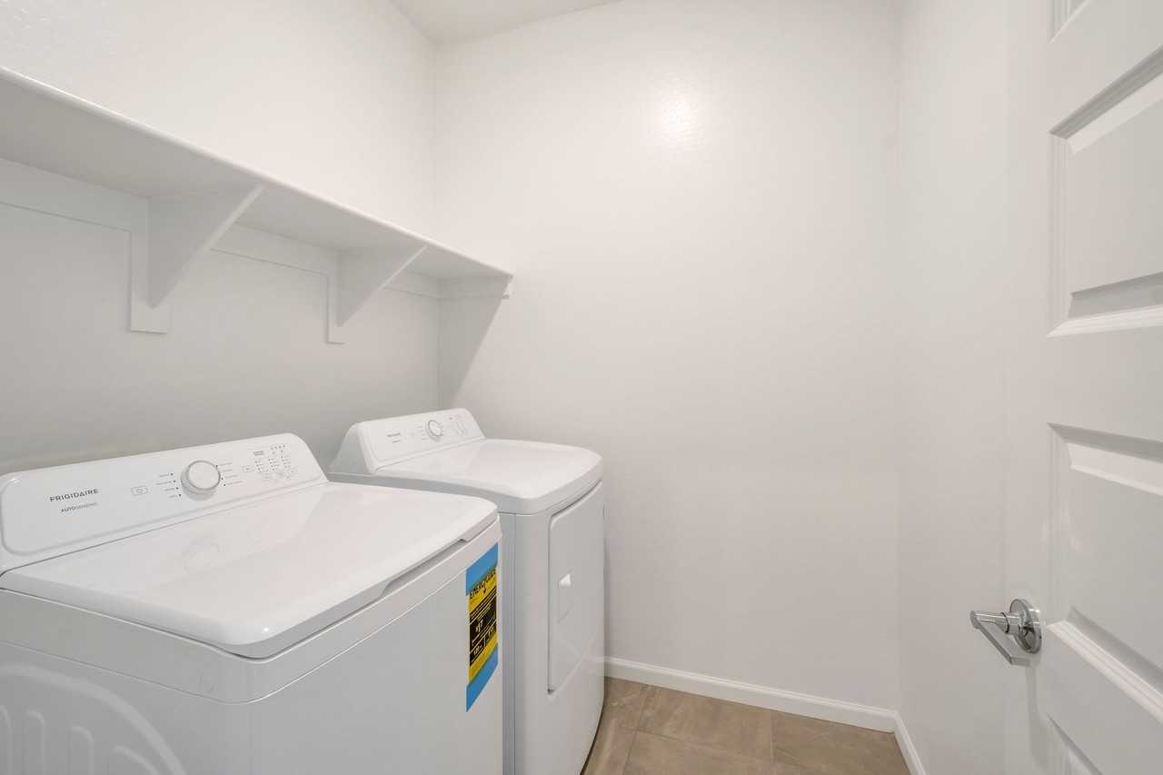 4588 E Amethyst Ln - Photo 6 of 20