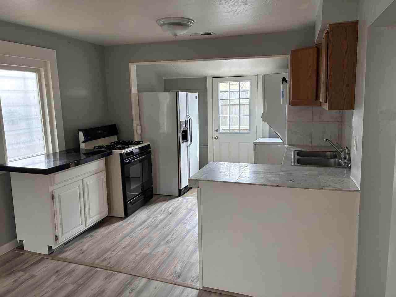 306 Vassar Dr Se - Photo 2 of 25