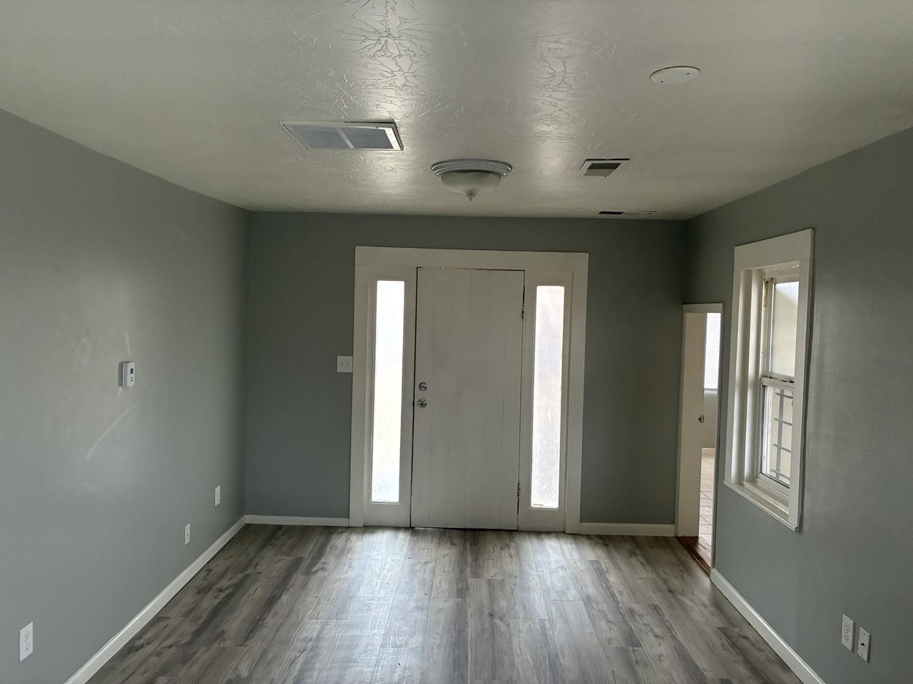 306 Vassar Dr Se - Photo 3 of 25