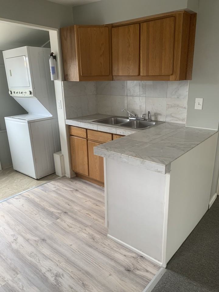 306 Vassar Dr Se - Photo 4 of 25