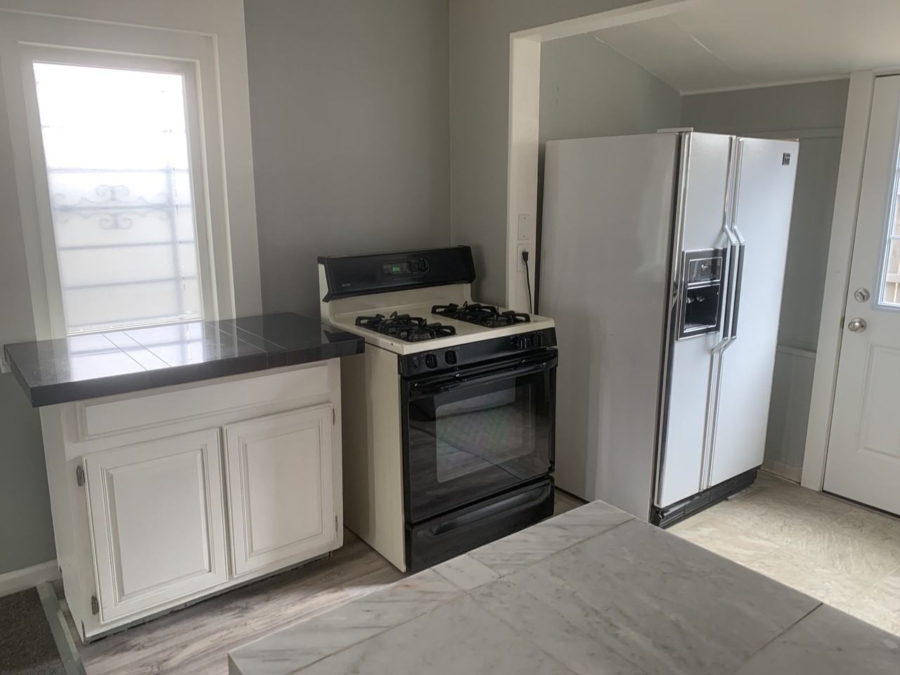 306 Vassar Dr Se - Photo 5 of 25