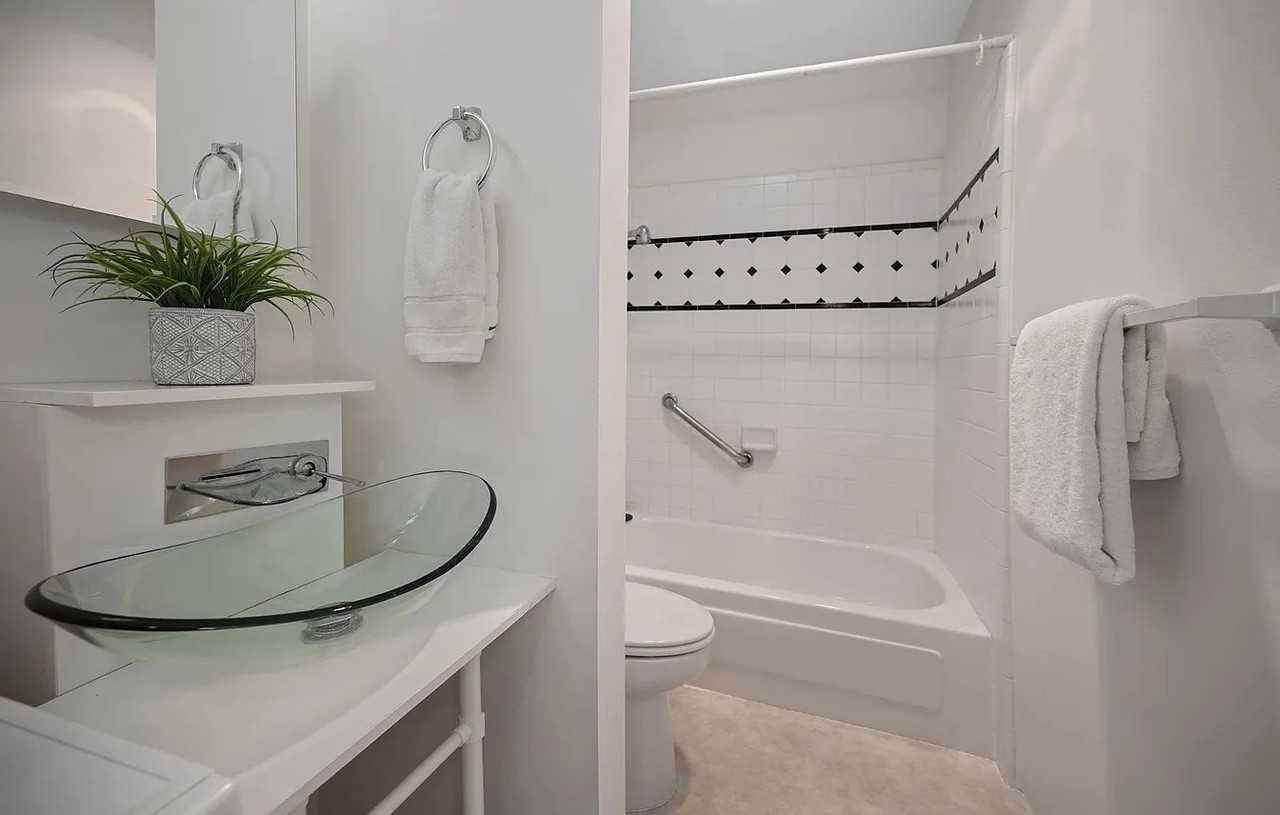 1305 Boulevard Way #311 - Photo 7 of 15