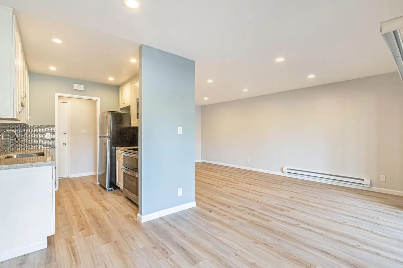 121 Buckingham Dr #12 - Photo 3 of 8