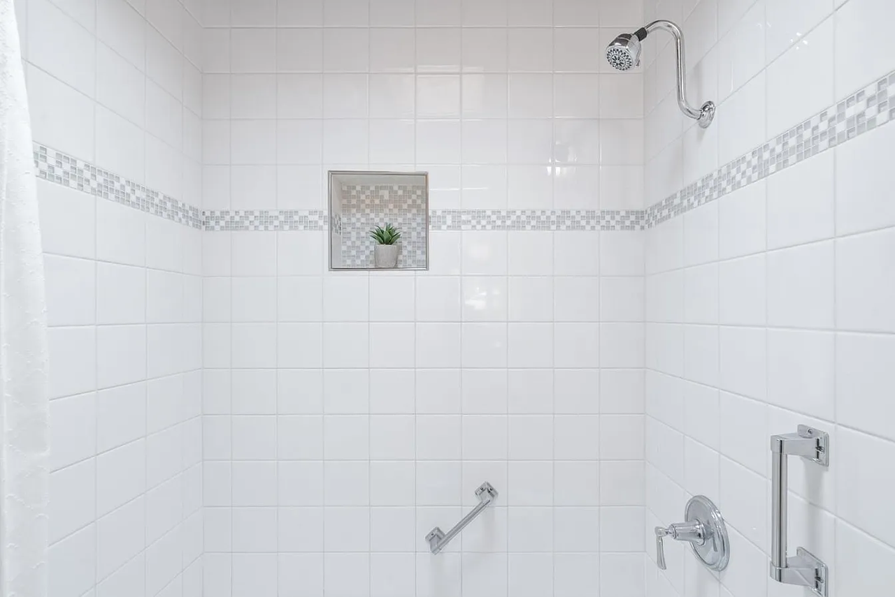 131 Greenmeadow Way - Photo 3 of 8